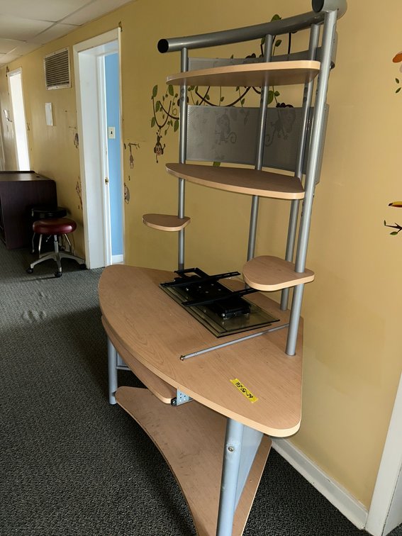 Corner desk workstation