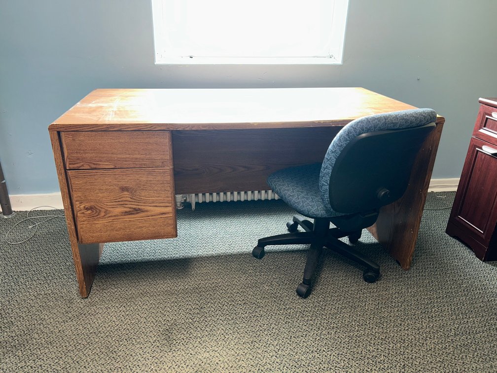 59x30x29 Desk and Office Chair