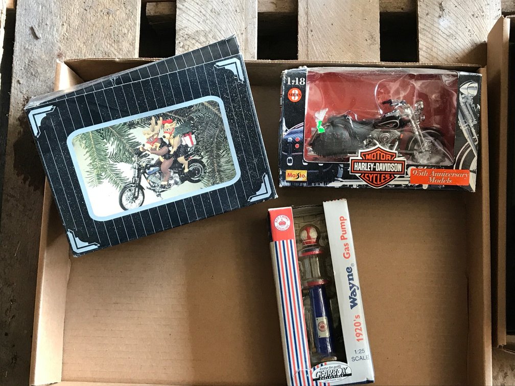 Harley Davidson Motorcycle toy, Ornament, Replica Gas Pump