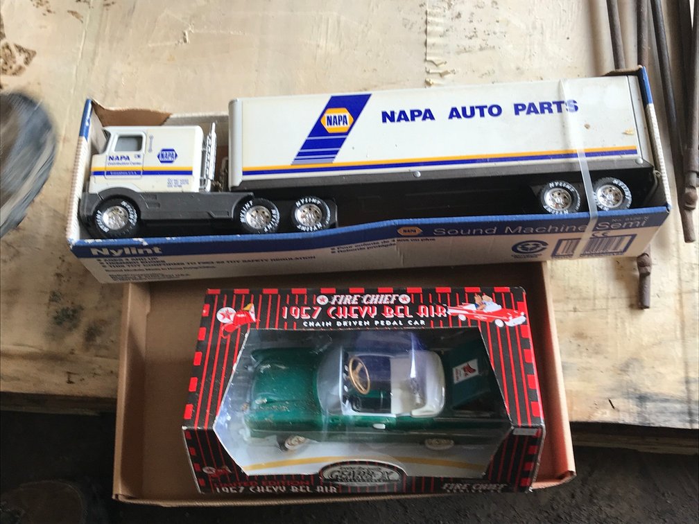 Nappa Auto Parts Truck, Die Cast Car