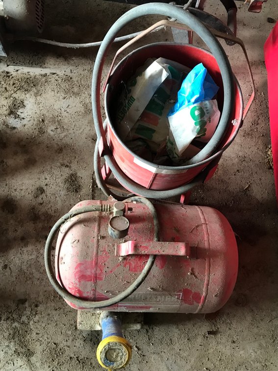 Portable Abrasive sandblaster tank Bucket, Sledge Hammer