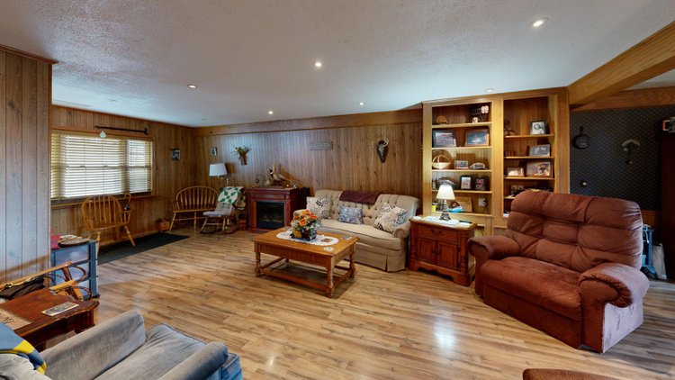 Image for Spacious 4 Bedroom with Garage Apartment in Weston