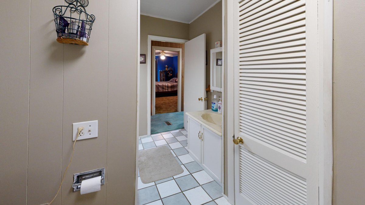 Image for Spacious 4 Bedroom with Garage Apartment in Weston