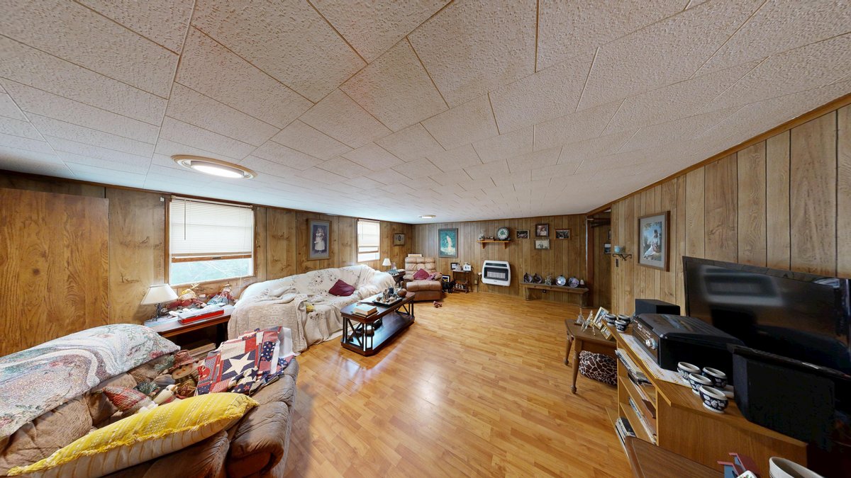 Image for Spacious 4 Bedroom with Garage Apartment in Weston