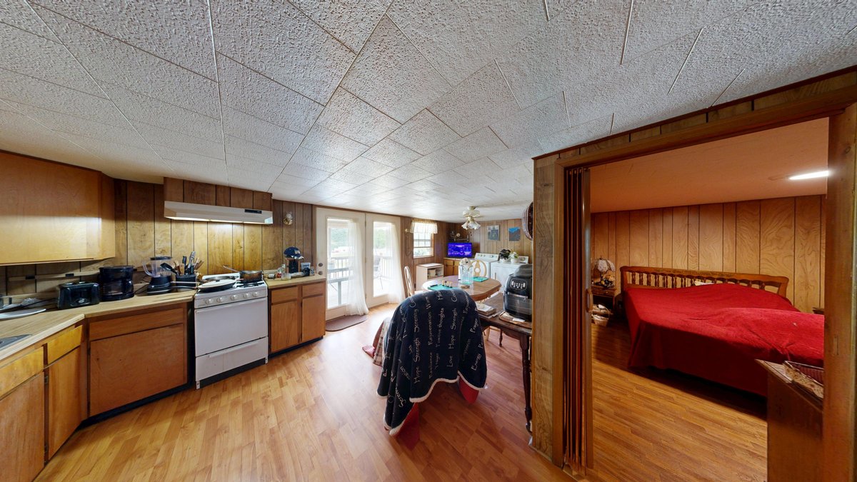 Image for Spacious 4 Bedroom with Garage Apartment in Weston