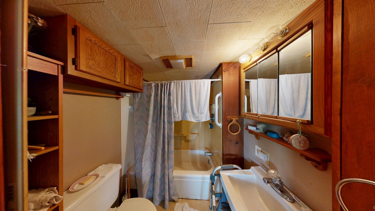 Image for Spacious 4 Bedroom with Garage Apartment in Weston