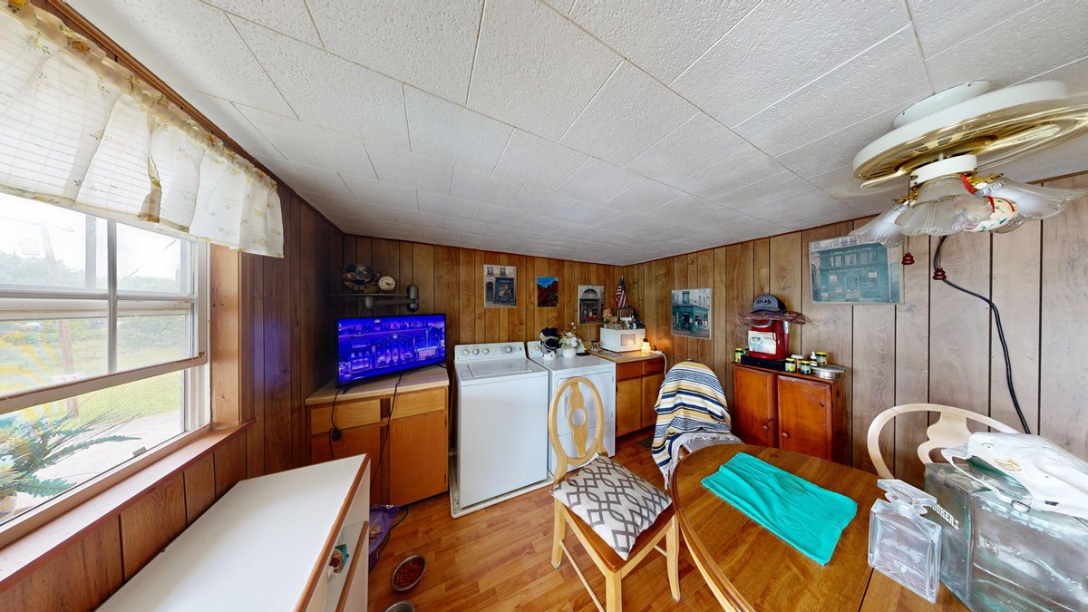 Image for Spacious 4 Bedroom with Garage Apartment in Weston