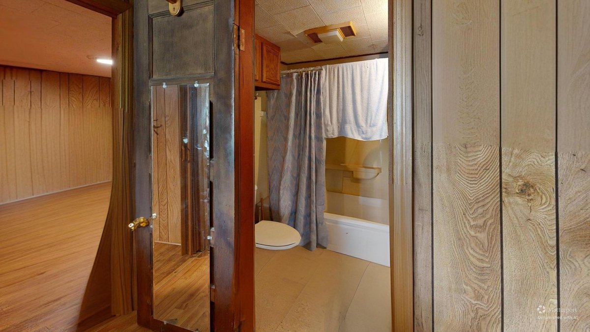 Image for Spacious 4 Bedroom with Garage Apartment in Weston