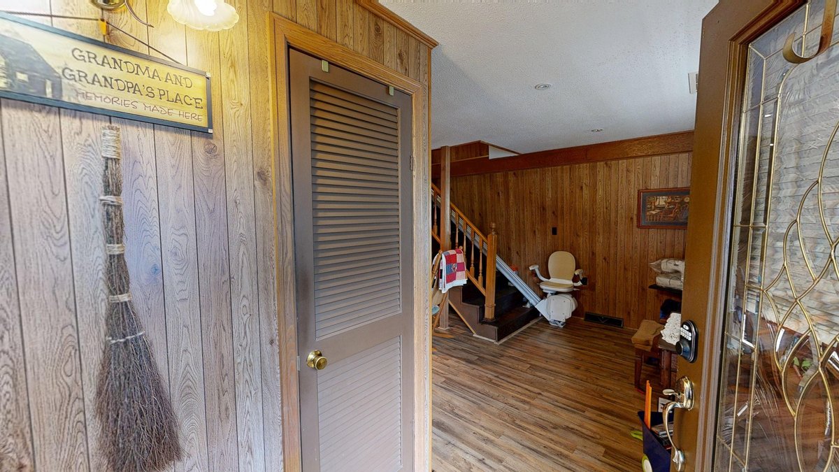 Image for Spacious 4 Bedroom with Garage Apartment in Weston