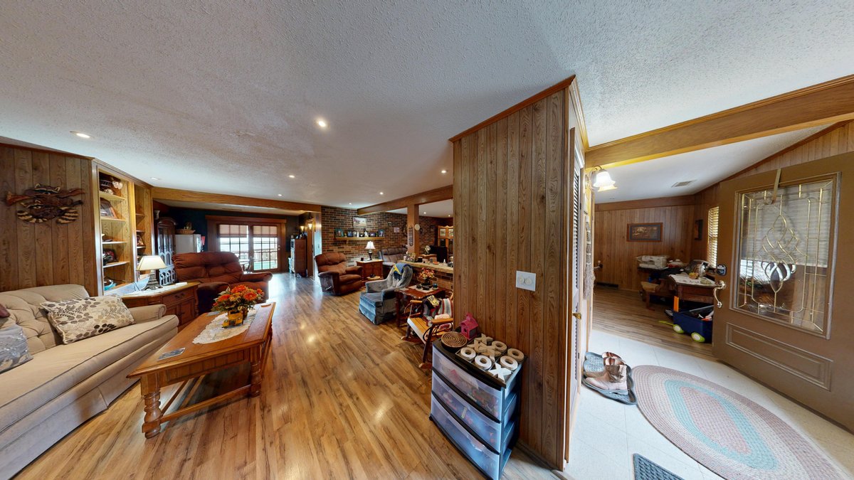 Image for Spacious 4 Bedroom with Garage Apartment in Weston
