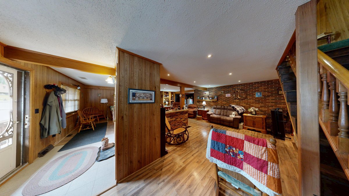 Image for Spacious 4 Bedroom with Garage Apartment in Weston
