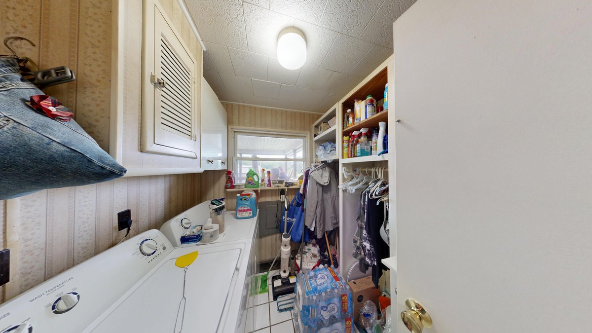 Image for Spacious 4 Bedroom with Garage Apartment in Weston