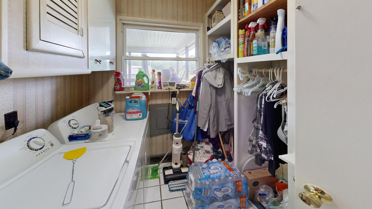 Image for Spacious 4 Bedroom with Garage Apartment in Weston