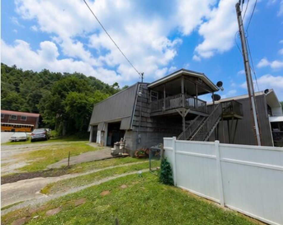 Image for Spacious 4 Bedroom with Garage Apartment in Weston