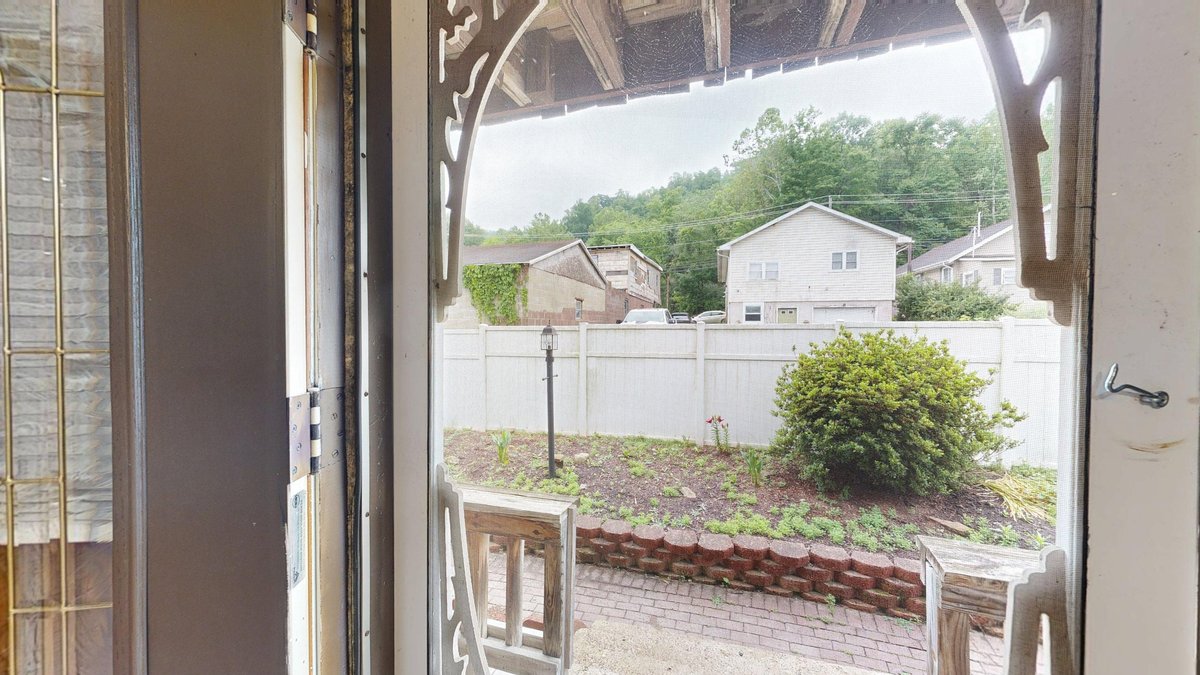 Image for Spacious 4 Bedroom with Garage Apartment in Weston