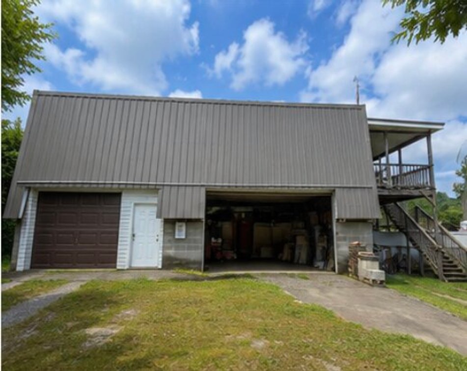 Image for Spacious 4 Bedroom with Garage Apartment in Weston