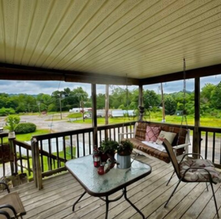Image for Spacious 4 Bedroom with Garage Apartment in Weston