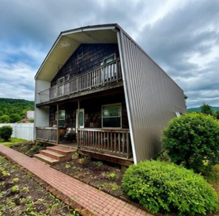 Image for Spacious 4 Bedroom with Garage Apartment in Weston