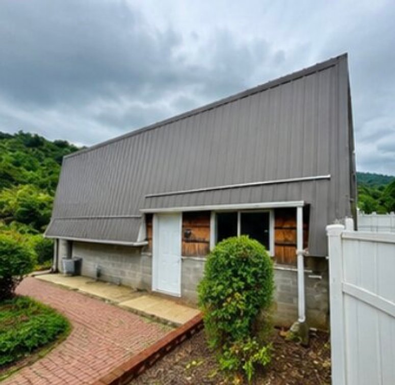 Image for Spacious 4 Bedroom with Garage Apartment in Weston