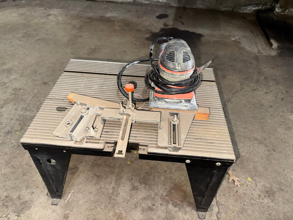 Craftsman Router table with router