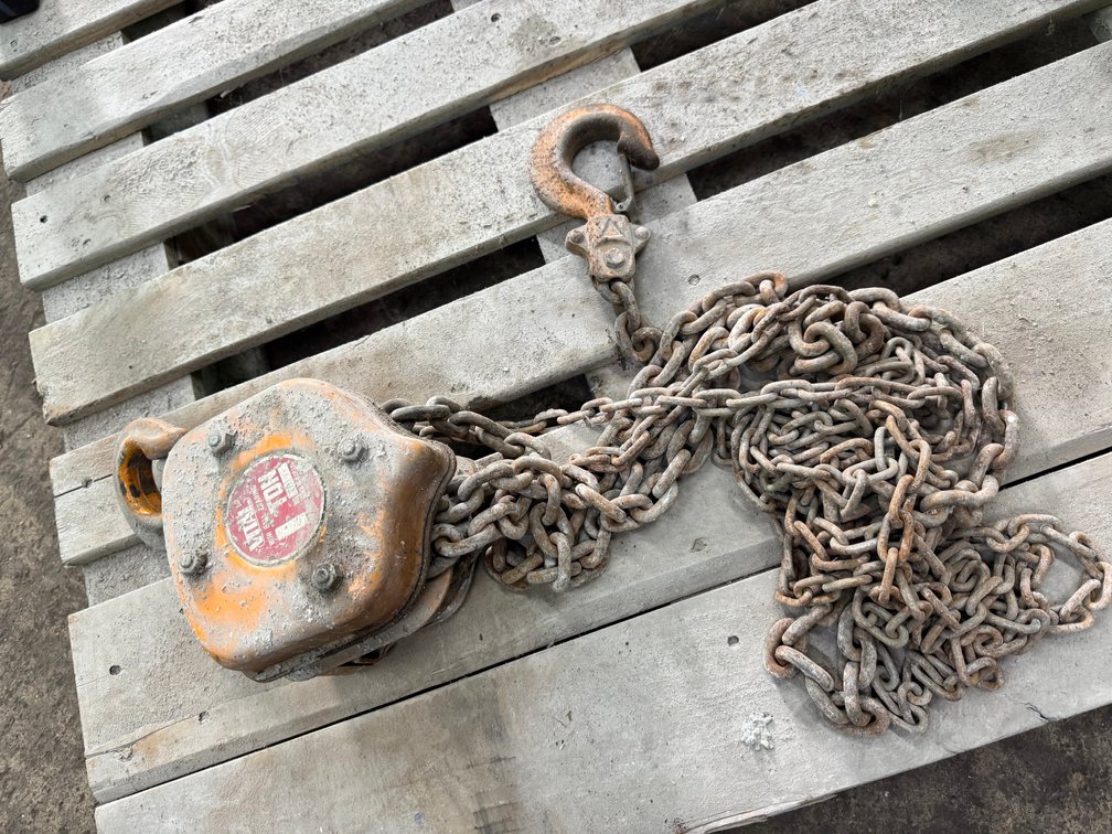 Used Manual Chain Post