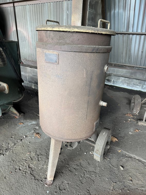 Clemco Sandblasting Machine