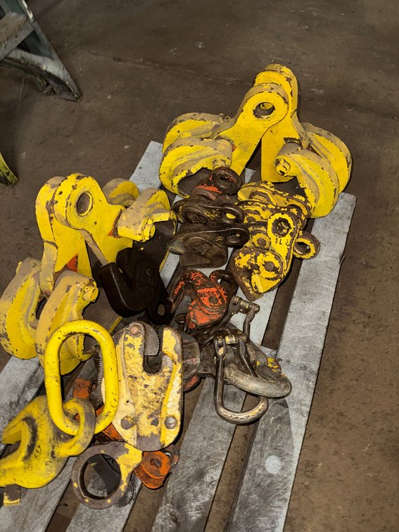 Yellow and Red Heavy Duty Lifting Rigging Equipment