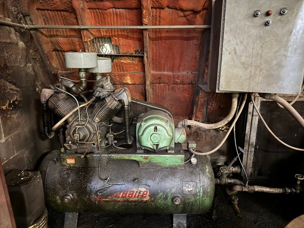 Speedaire Industrial Duty Horizonal Air Compressor