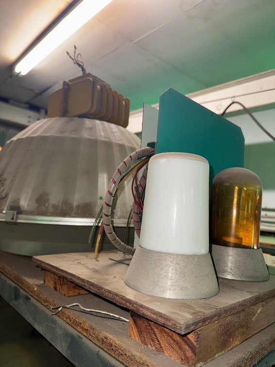 Lithonia Hi-Tek lamp, warning lights