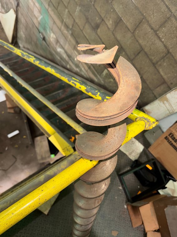 Screw conveyor auger