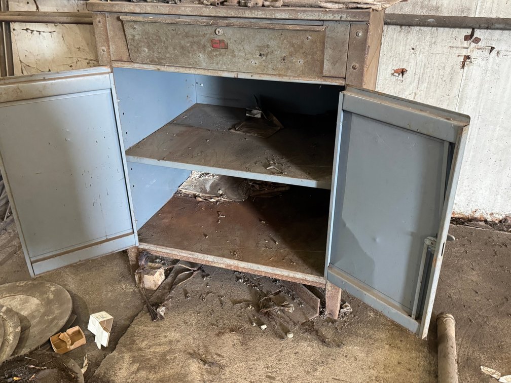 Industrial Steel Work Bench/ Tool Cabinet
