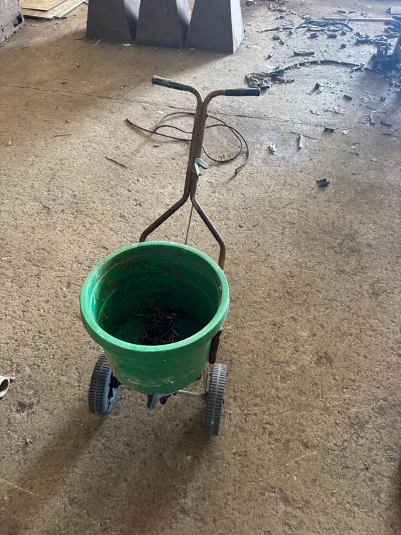 Vintage Quaker Lawn Crafter Seed and Fertilizer Spreader