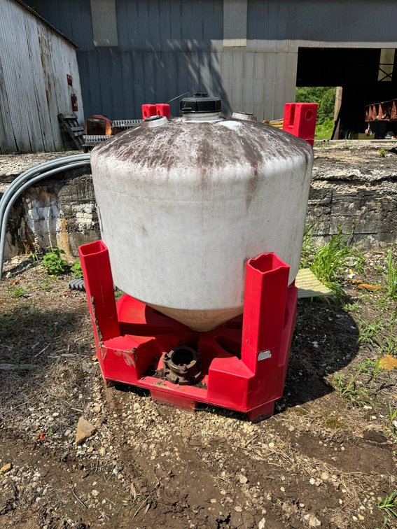 Snyder Industries 450 Gallon Flow Master Hopper Bin Tank