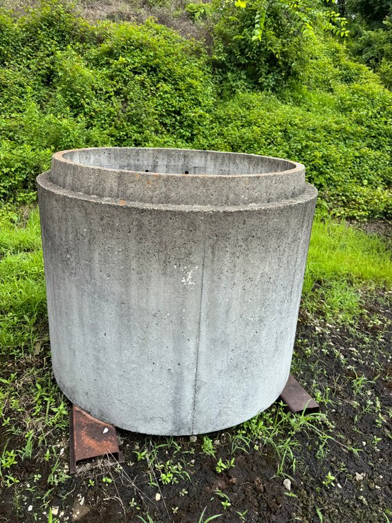 Manhole riser