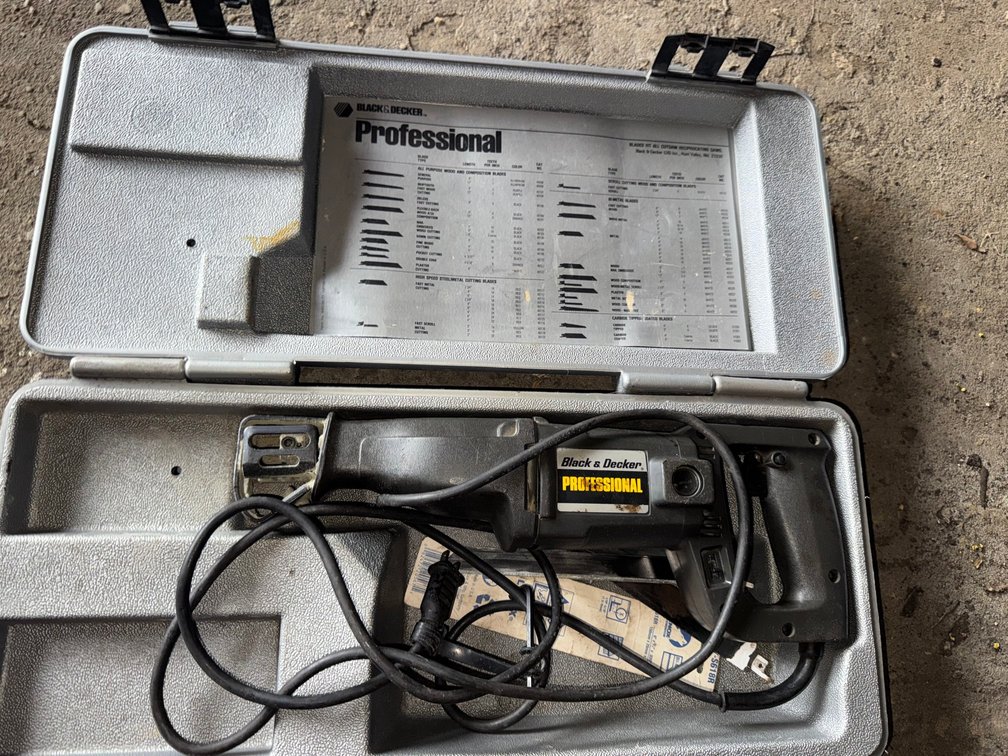 Black & Decker reciprocating saw with case