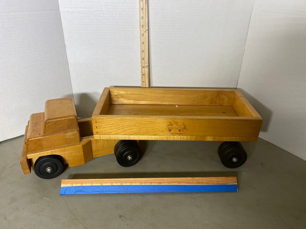 Wooden toy tractor trailer