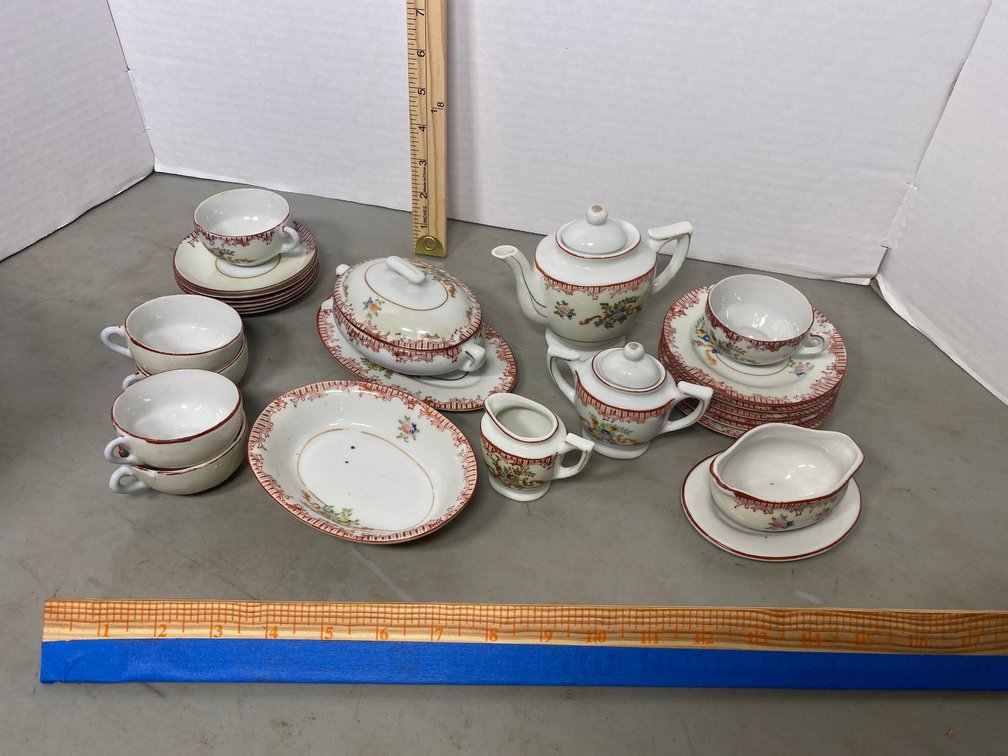 Child's tea set