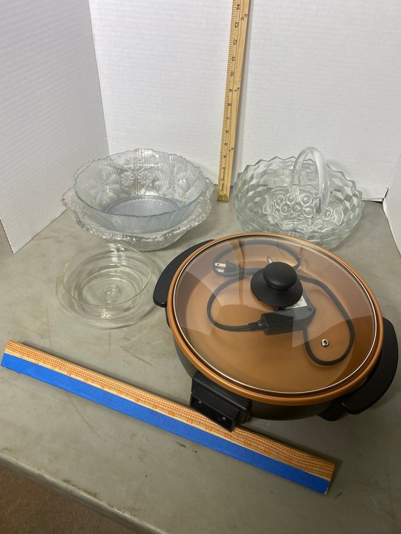 Electric skillet, glass bowls