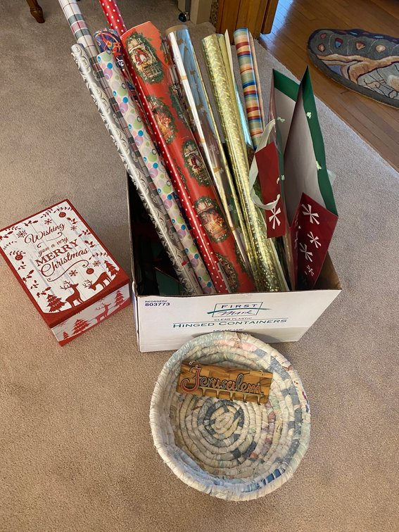 Holiday wrapping paper, key holder-marked Jerusalem, basket, Christmas box