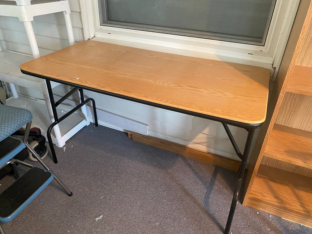 Folding table