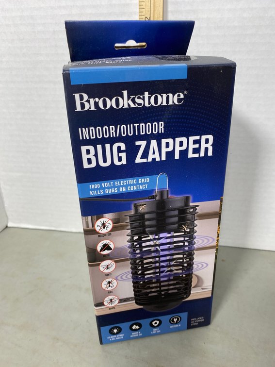 Brookstone indoor/outdoor bug zapper-1800 volt electric grid