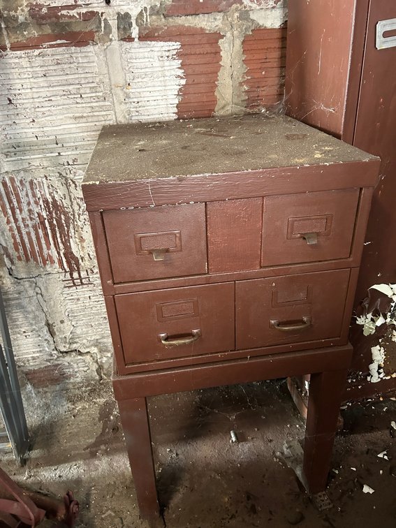 4 Drawer metal cabinet on base