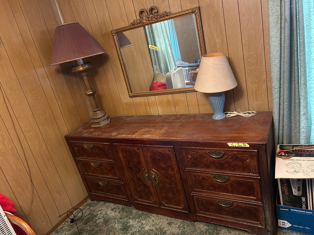 Sideboard with drawers and doors, 2 lamps, wall mirror