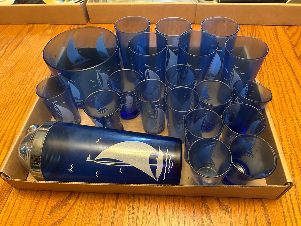 Blue martini maker bar set-including glasses and ice bucket