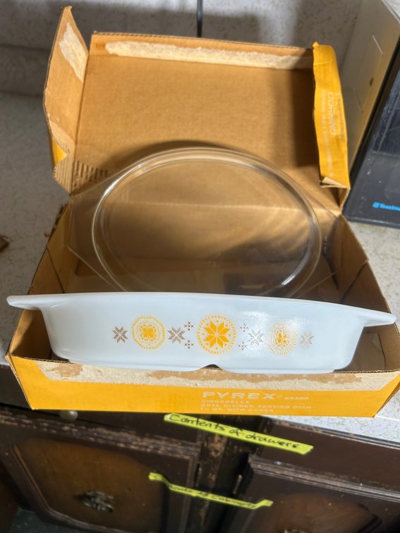 Pyrex divided dish with lid-new in box