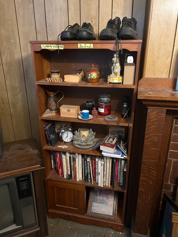 Shelving unit with contents