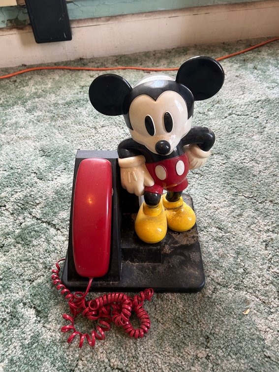 Mickey Mouse telephone