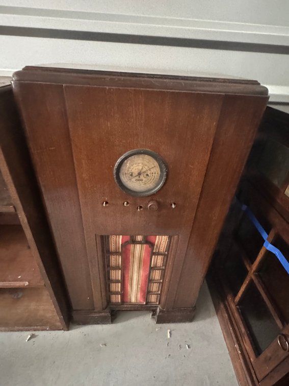 1930's Vintage Montgomery Wards Airline floor console radio