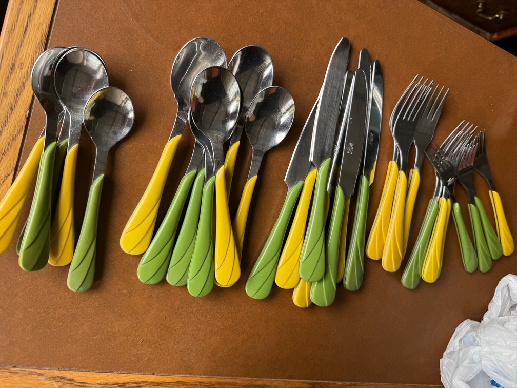 Set of Fiesta swirl flatware