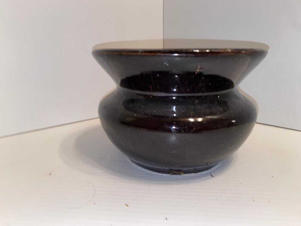 Brown glaze spittoon